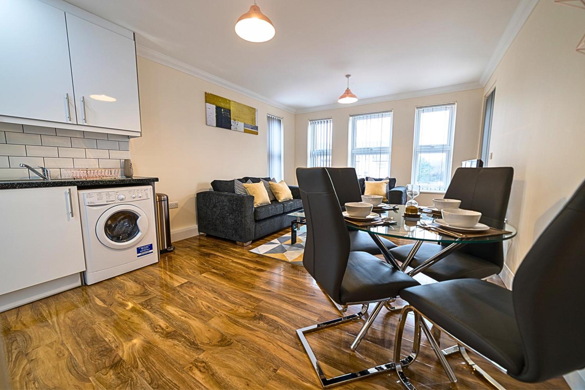 Heathrow Rare Find 2 Bedroom Plus 2 Bathroom Flat - Sleeps 6- Free Parking- Close To Heathrow Terminals-Quiet Development Stanwell Zewnętrze zdjęcie