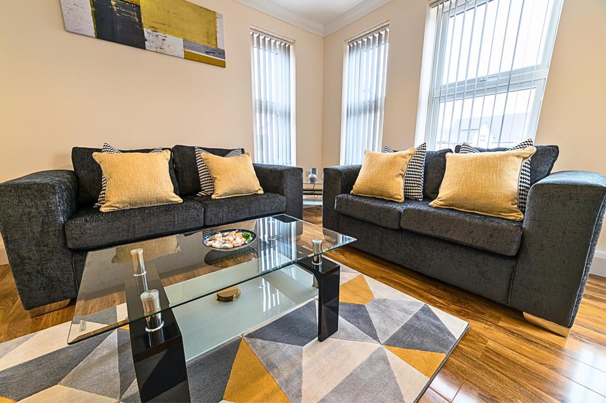 Heathrow Rare Find 2 Bedroom Plus 2 Bathroom Flat - Sleeps 6- Free Parking- Close To Heathrow Terminals-Quiet Development Stanwell Zewnętrze zdjęcie